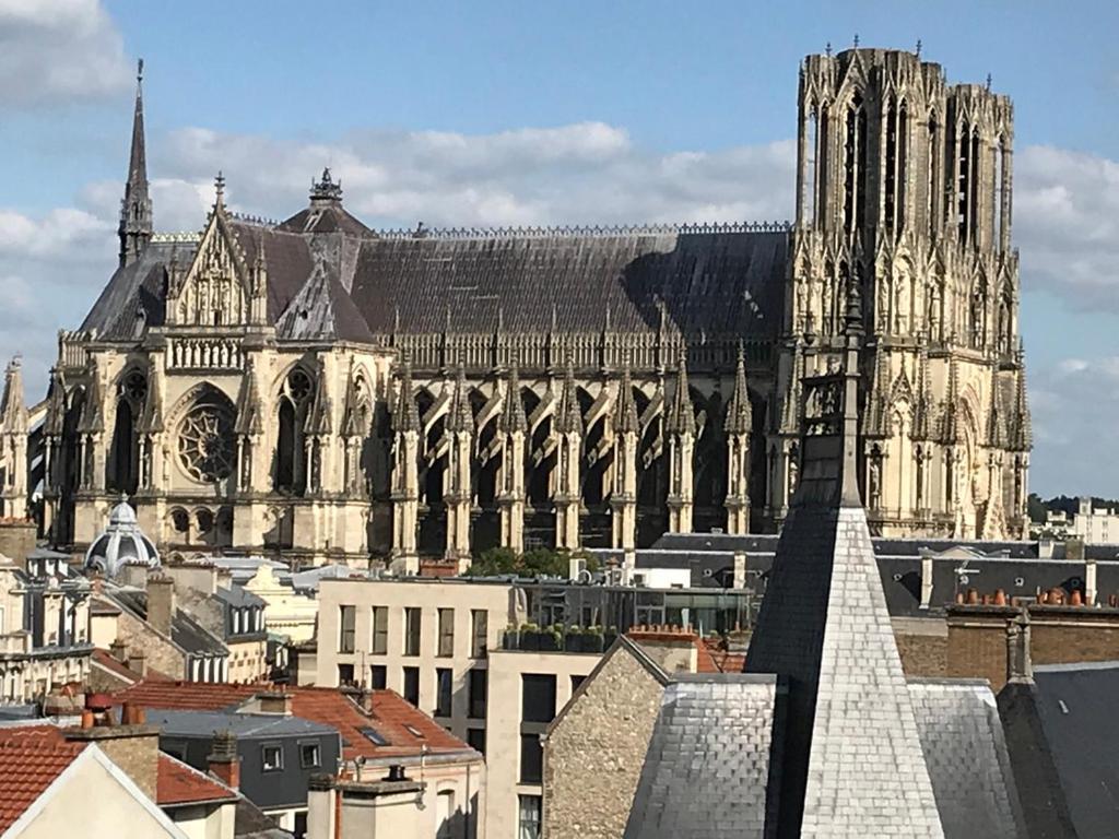 Appartement Centre Ville - Vue Cathedrale - 33 Реймс Екстер'єр фото